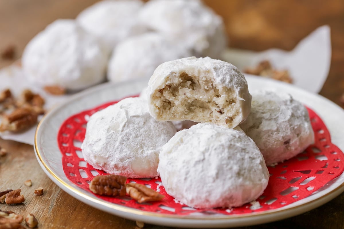 Snowball Cookies on a Christmas plate